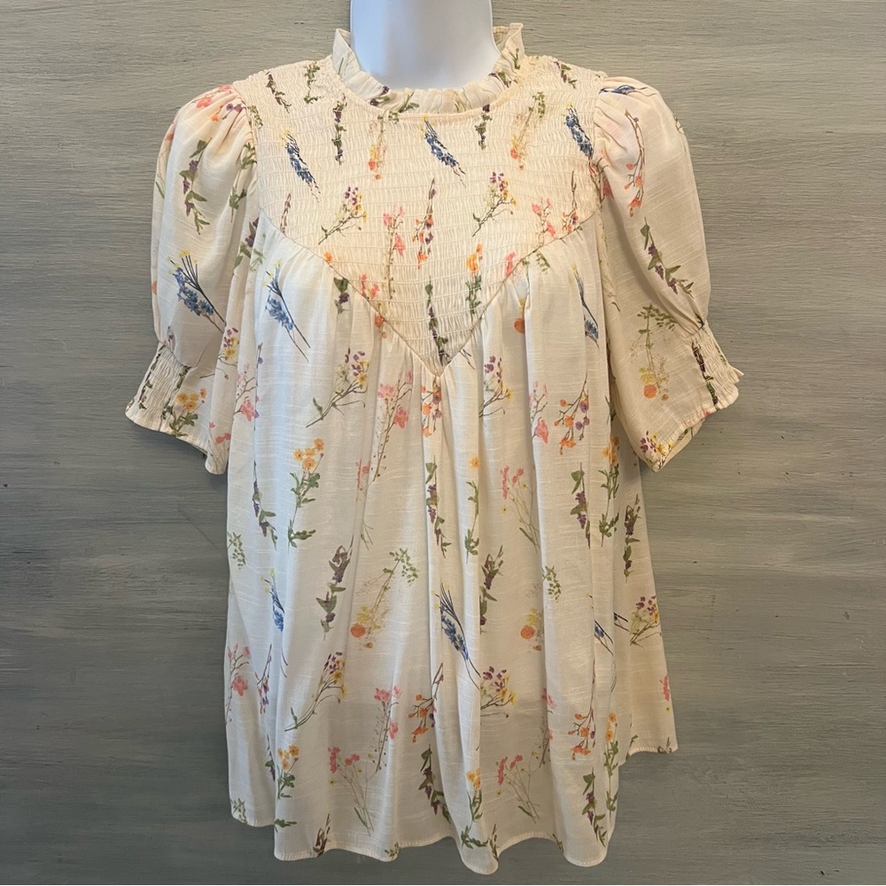 Rose & Olive Flowy Floral Print Ruffle Collar Blouse Size Small Like New